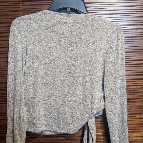 Cropped Long Sleeve - Picture 2 of 3